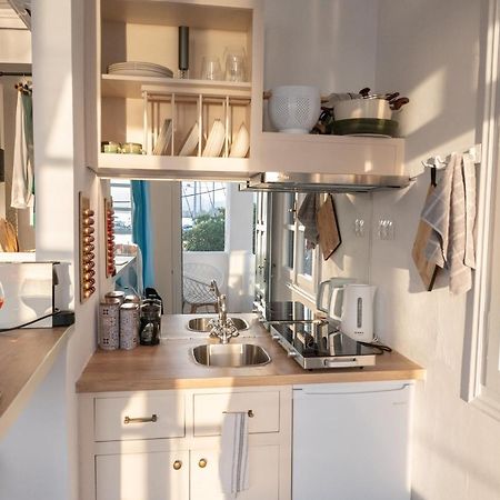 The White Rose Apartment Poros Town ภายนอก รูปภาพ